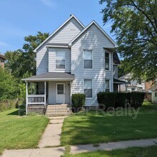 Building Photo - 1219 1/2 S Chicago Ave