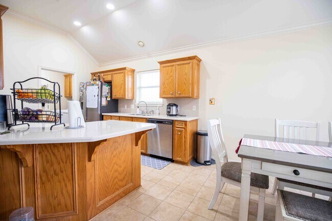 Foto del edificio - 4 Bed/ 2.5 Bath North Gate Village Home