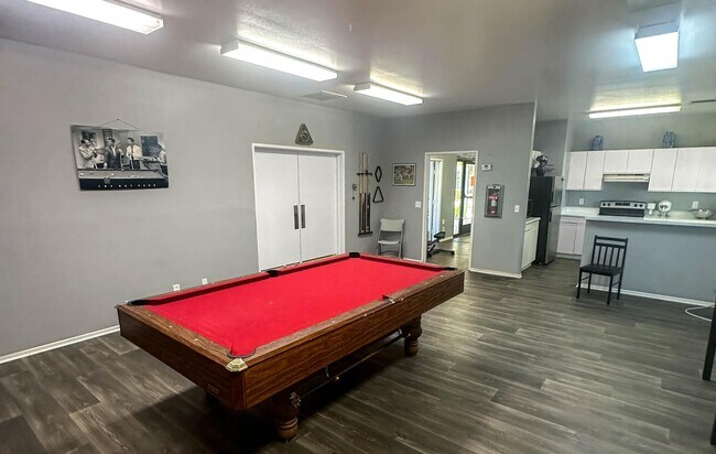 Foto del edificio - Cedar Town Square