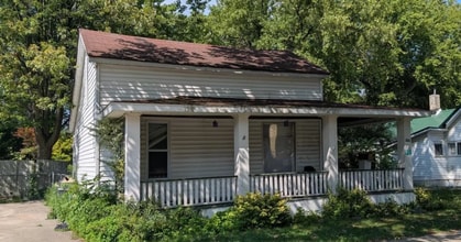 Building Photo - 912 Pleasant St