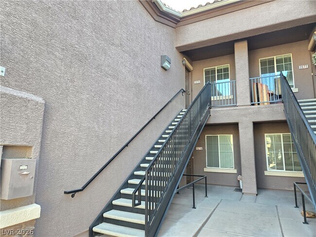 Building Photo - 6868 Sky Pointe Dr