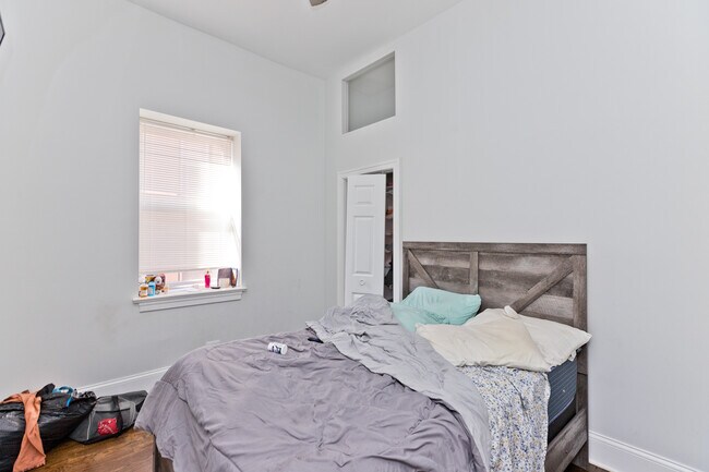 Building Photo - 623 E Groveland Park