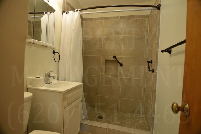 Foto del edificio - 3 bedroom 1 bath rental near Community Ele...