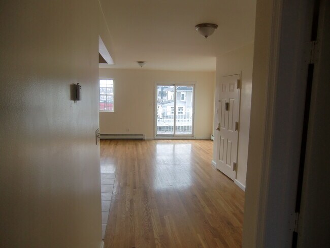 Building Photo - 2111 Dix Ave