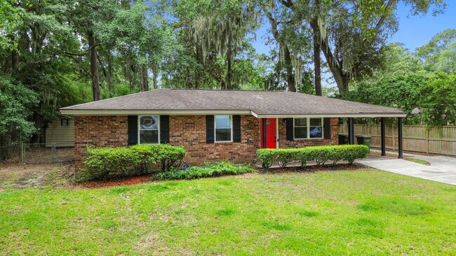 Building Photo - Southside Savannah Gem – 4BR Home in Windsor Forest with Sunroom & Patio