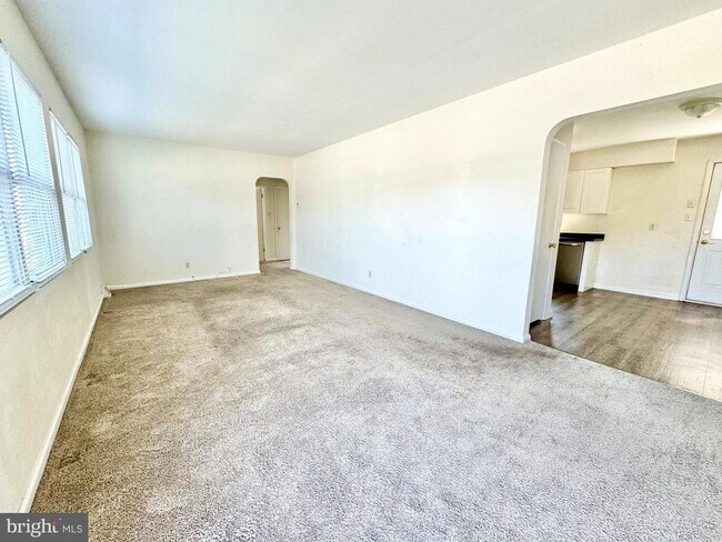 Building Photo - 1410 S Governors Ave