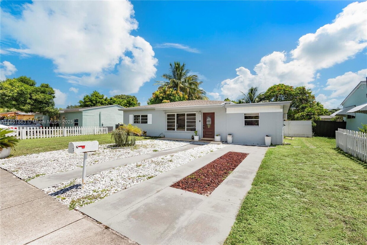 Photo - 250 Northeast 170th Street, North Miami Beach, FL 33162 - 3 BR 2 BA single-family home