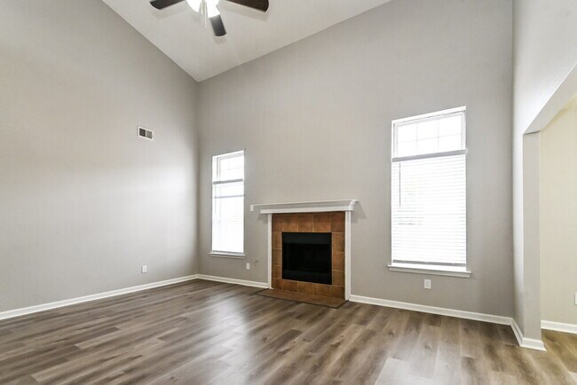 Foto del edificio - 7412 Hunter's Horn Dr