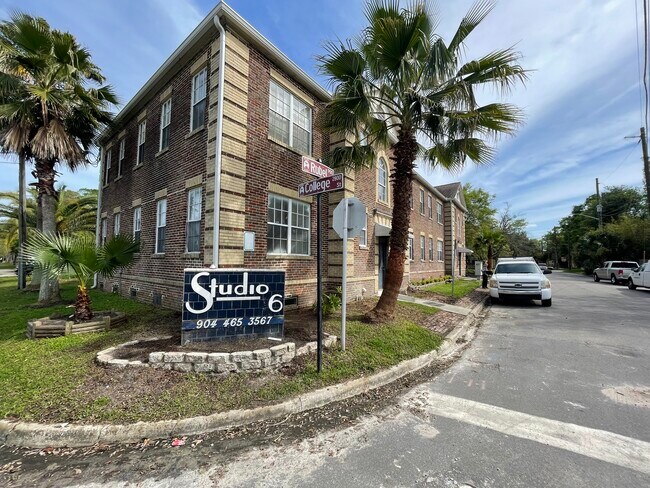 Foto del edificio - 931 Rubel St