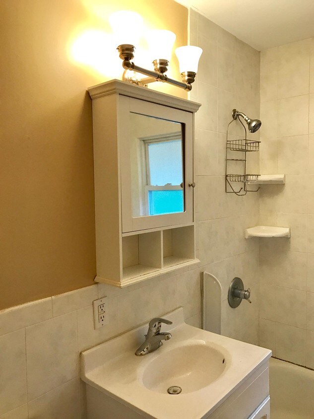 290 Nedellec Dr, Saddle Brook, NJ 07663 Apartments in Saddle Brook