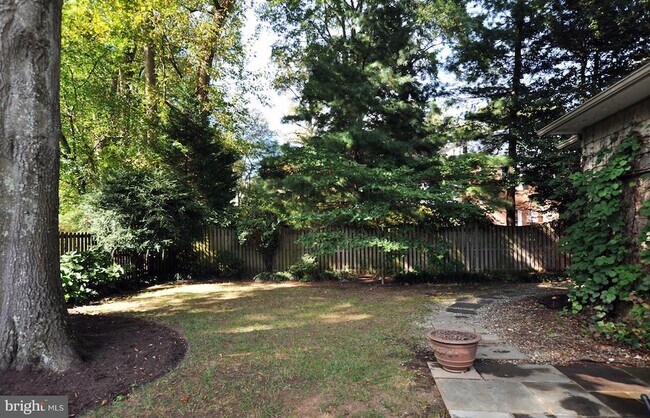Foto del edificio - 5104 Scarsdale Rd
