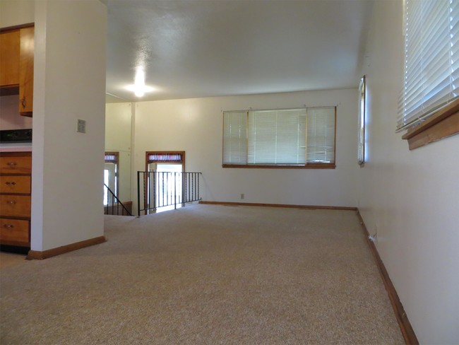Building Photo - 1210 Bel Air Dr
