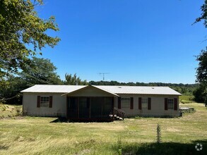Building Photo - 328 Pine Tree Dr