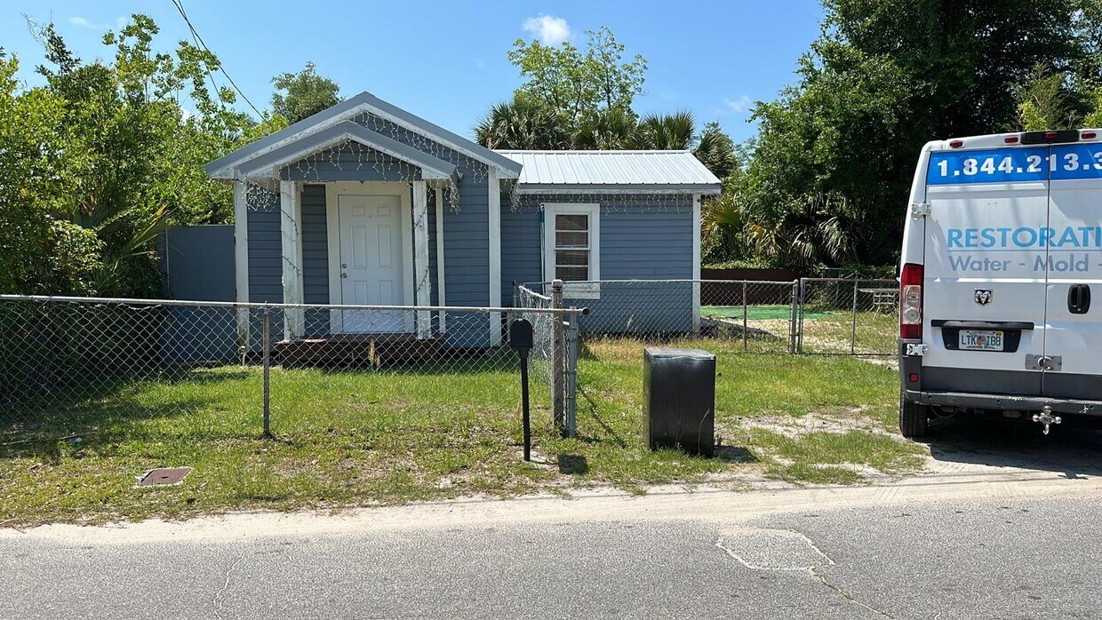 Primary Photo - 2722 E 6th St