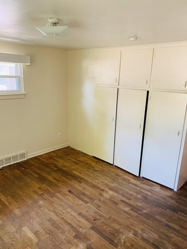 Building Photo - 221 Spartan Ave