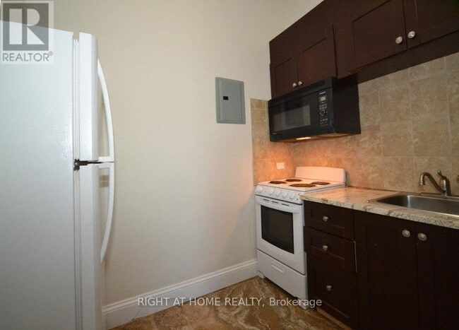 Building Photo - 17 Marlborough Ave