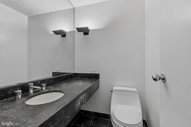 Foto del edificio - 2501 M St NW