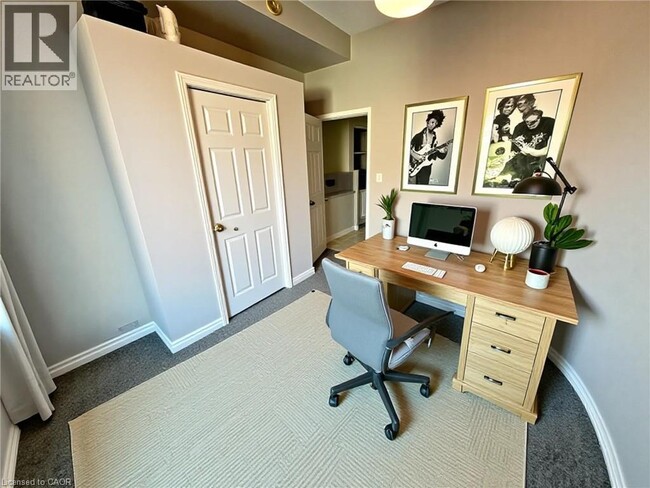 Photo du bâtiment - 201 James St S