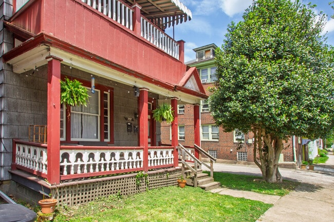 Building Photo - 707 Pitt St