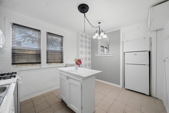 Building Photo - 3835 W 65th St