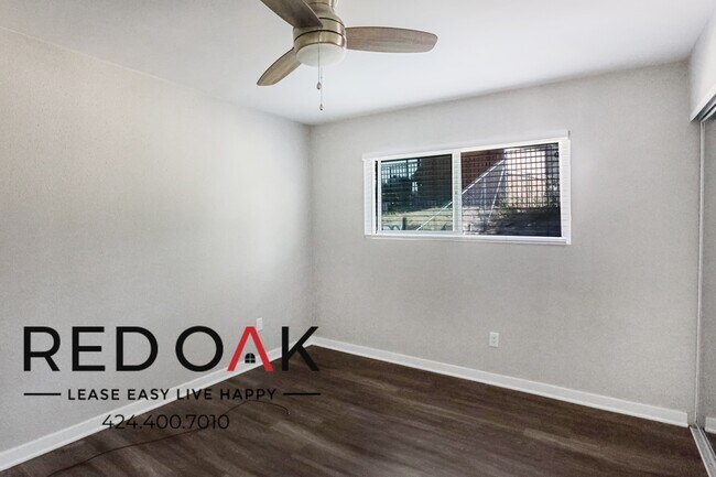 Foto del edificio - Sunny And Spacious Two Bedroom With, Stain...