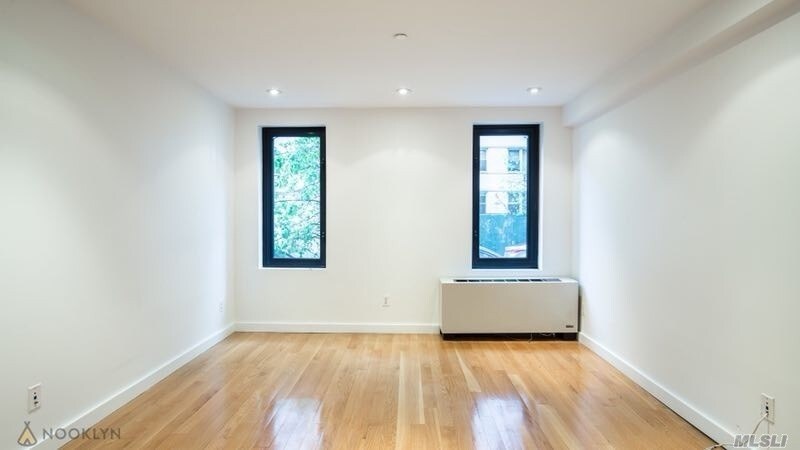 Primary Photo - 213 E 81st St