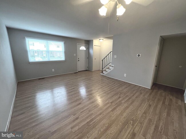 Building Photo - 462 Long Towne Ct