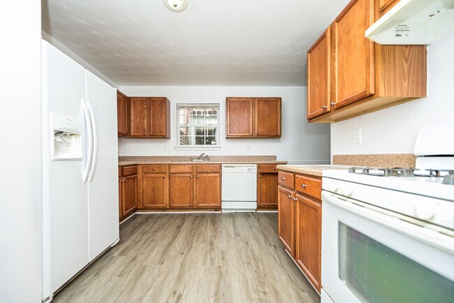 Building Photo - Bright Stockbridge Home