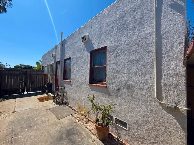 Foto del edificio - Welcome to this charming home in Ocean Beach!