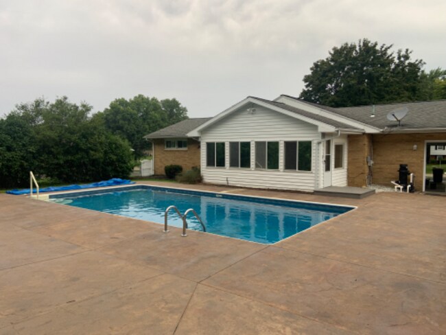 Foto del edificio - 8852 Rue Helena St NE