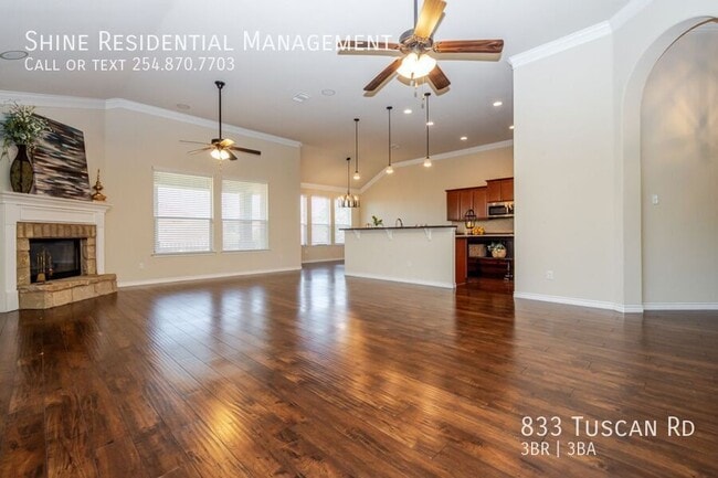 Building Photo - 833 TUSCAN Rd