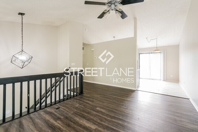 Building Photo - REDUCED!