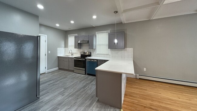 Building Photo - 50 Lithgow St