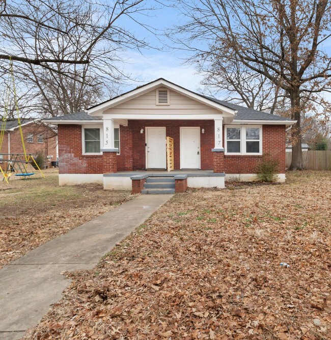 Building Photo - Charming 2-bedroom, 1-bathroom Duplex in C...