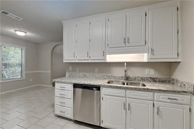 Building Photo - 3013 Rockview Dr