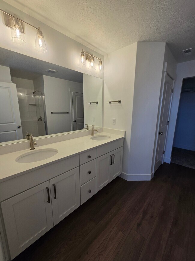 Foto del edificio - 4816 Heartwood Rd