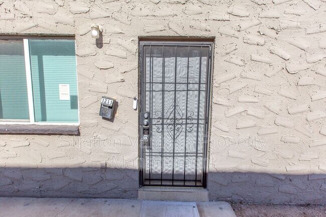 Building Photo - 1211 N 47th Pl