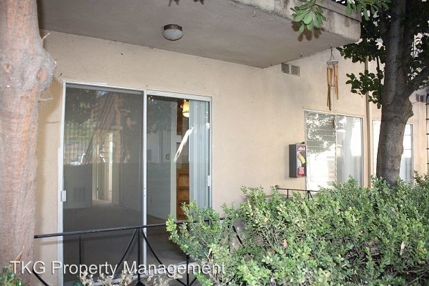Foto del edificio - 1677 N Lake Ave