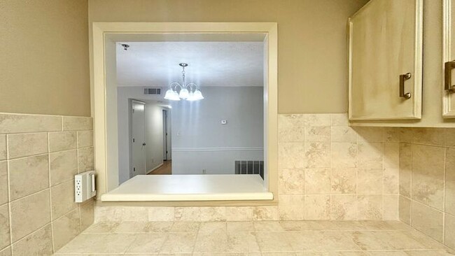 Building Photo - Hidden Gem! "Vinings Run" 2 Bed - 1 Bath C...