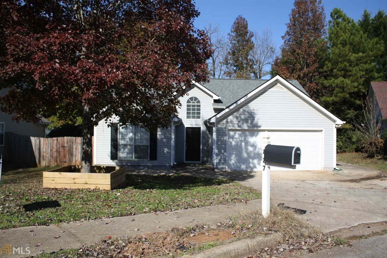 Primary Photo - 827 Sweetwater Way