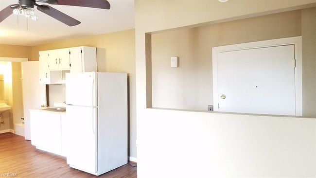 Building Photo - 1 br, 1 bath Apartment - 457 W South St Apt C
