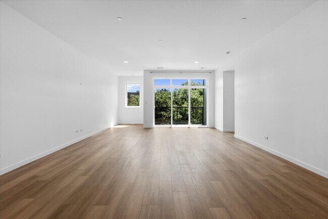 Foto del edificio - 204 S Leavitt St