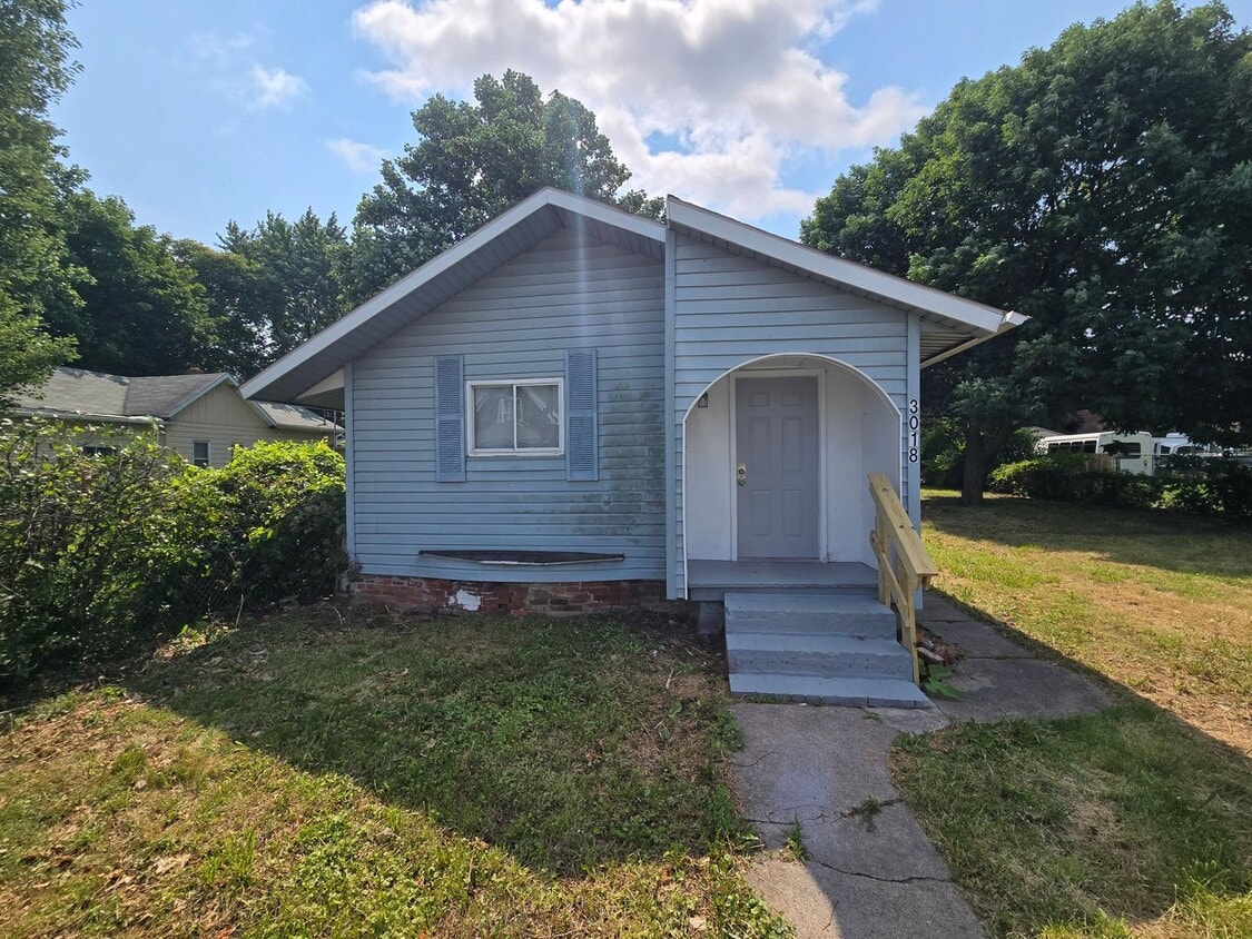 Primary Photo - 3 Bedroom House