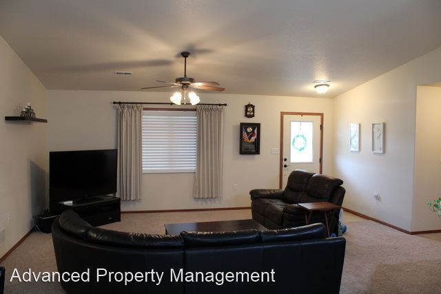 Building Photo - 3 br, 2 bath House - 900 Highland Ridge Dr