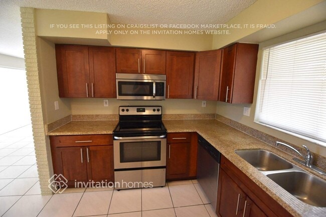 Building Photo - 2710 NE 53rd St
