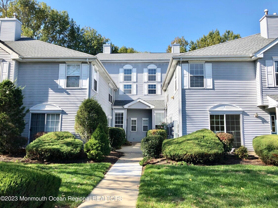 430 Indigo Ct, Marlboro, NJ 07751 Condo for Rent in Marlboro, NJ