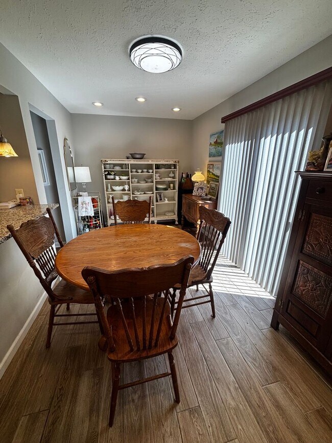 Foto del edificio - 3 Bedroom || 2.5 Bathroom - Townhome