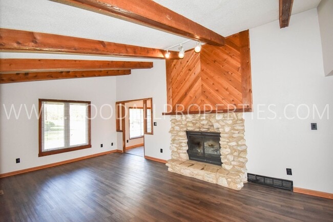 Building Photo - RENT SPECIAL!!! 2 Bedroom duplex with attached Garage in Clive!
