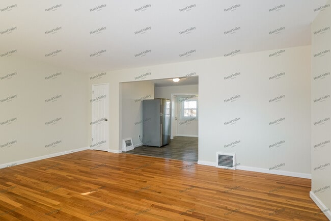 Building Photo - 1305 Acredale Dr