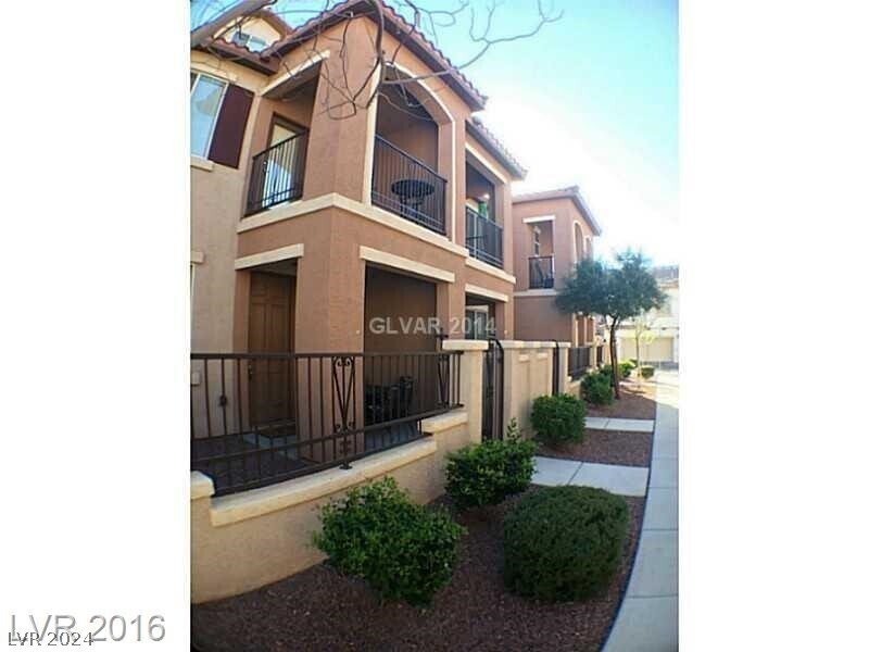 Primary Photo - 1525 Spiced Wine Ave